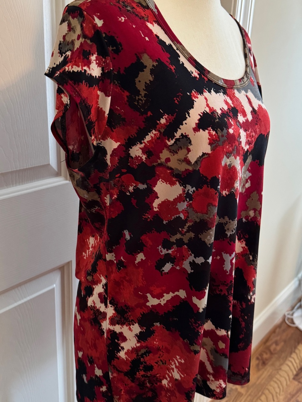 Kasper Abstract Floral Print Scoop Neck Top Size Large Red Black - Picture 4 of 11